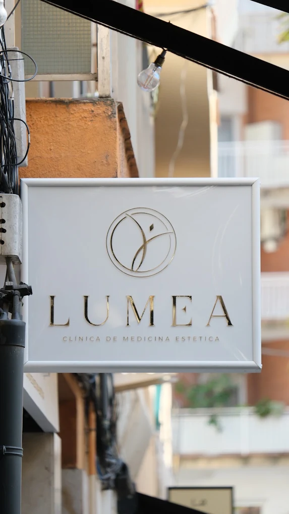 Rótulo de Lumea Clínica de Medicina Estética